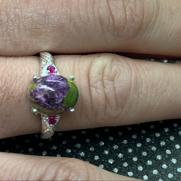 Tasmanian Stichtite, Simulated Ruby Color Diamond - Picture 4 of 7